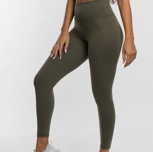 Echt scrunch force leggings NWT